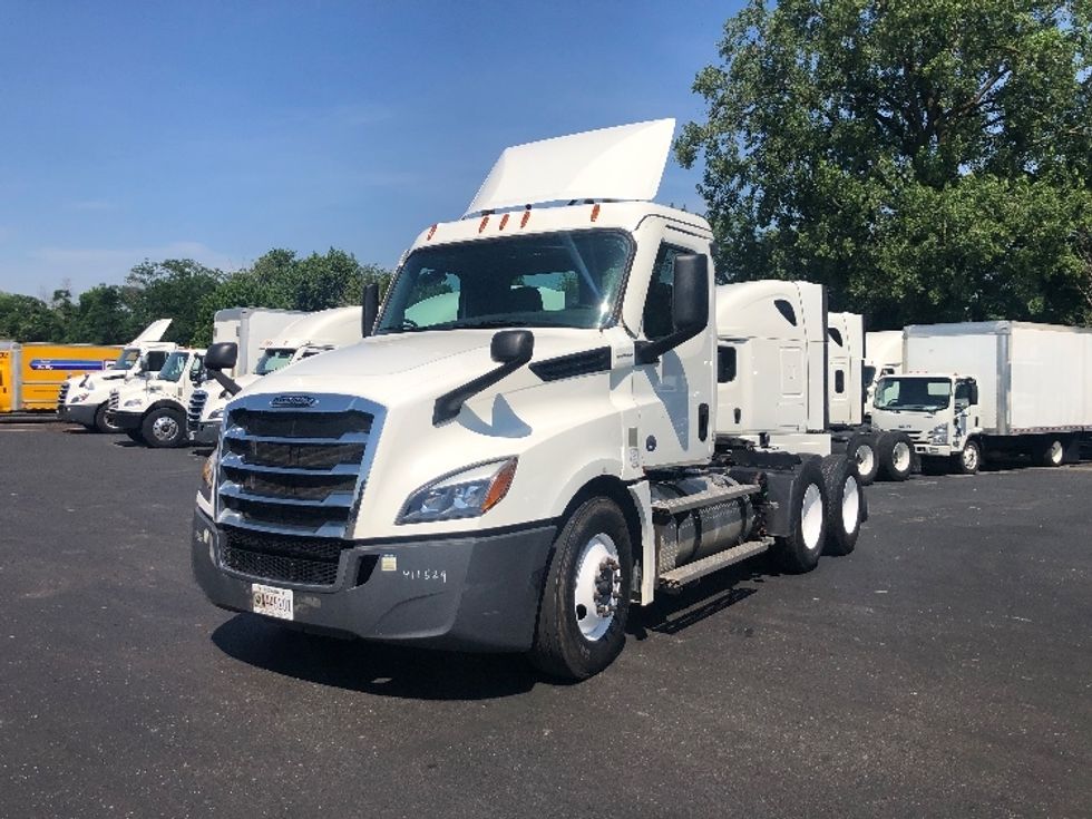 Day Cab Tractor-Heavy Duty Tractors-Freightliner-2022-T12664ST-Indianapolis-IN-364,074\n\t\tmiles-$ 65,500 - Image 3