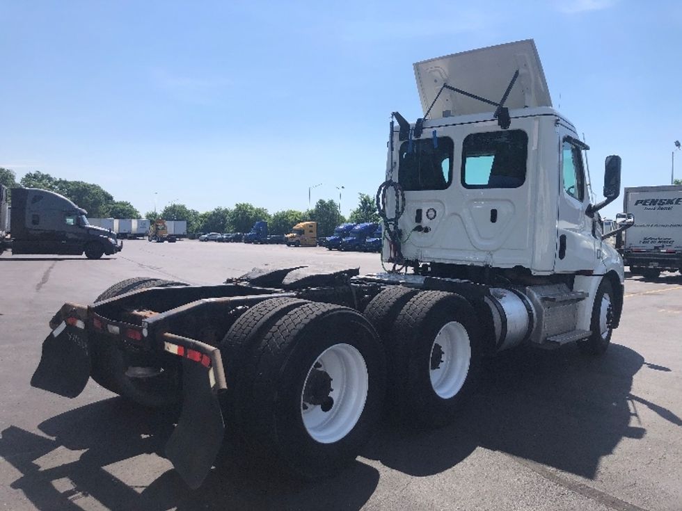 Day Cab Tractor-Heavy Duty Tractors-Freightliner-2022-T12664ST-Indianapolis-IN-364,074\n\t\tmiles-$ 65,500 - Image 7