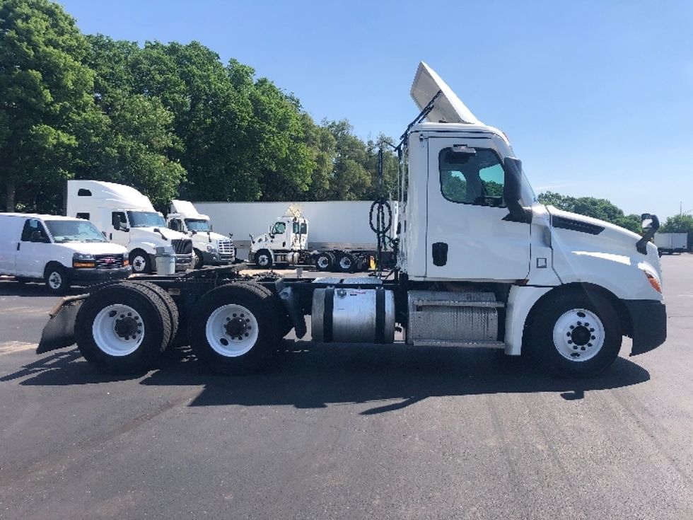 Day Cab Tractor-Heavy Duty Tractors-Freightliner-2022-T12664ST-Indianapolis-IN-364,074\n\t\tmiles-$ 65,500 - Image 8