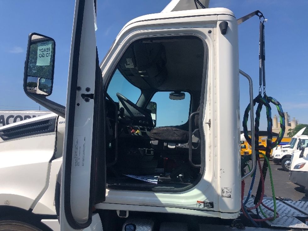 Day Cab Tractor-Heavy Duty Tractors-Freightliner-2022-T12664ST-Indianapolis-IN-364,074\n\t\tmiles-$ 65,500 - Image 9