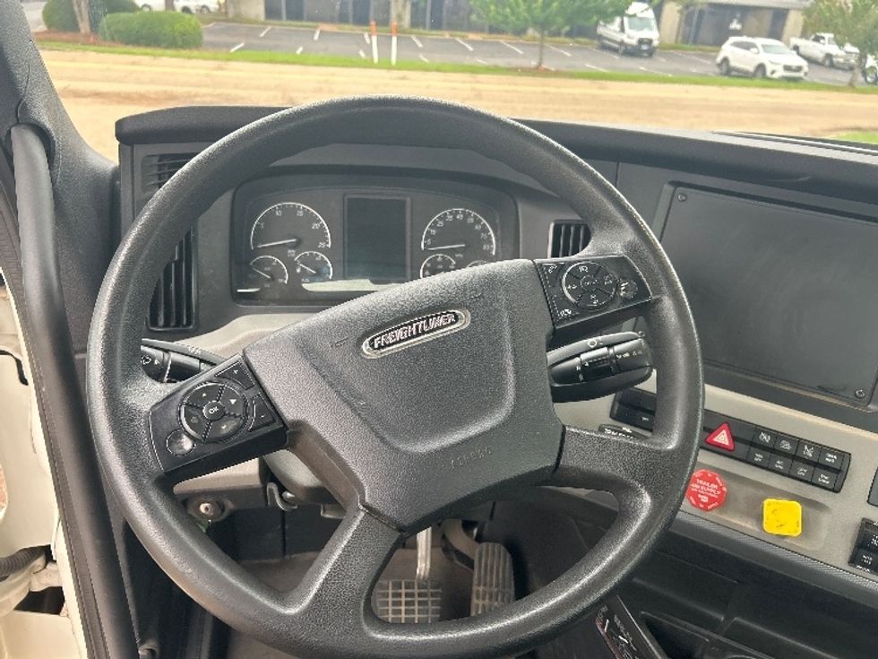 Day Cab Tractor-Heavy Duty Tractors-Freightliner-2022-T12664ST-Jackson-MS-374,395\n\t\tmiles-$ 68,250 - Image 10