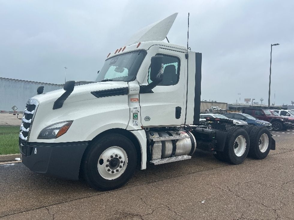 Day Cab Tractor-Heavy Duty Tractors-Freightliner-2022-T12664ST-Jackson-MS-374,395\n\t\tmiles-$ 68,250 - Image 3