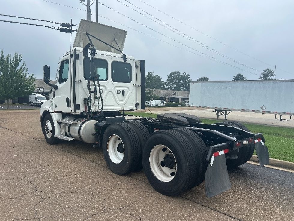 Day Cab Tractor-Heavy Duty Tractors-Freightliner-2022-T12664ST-Jackson-MS-374,395\n\t\tmiles-$ 68,250 - Image 5