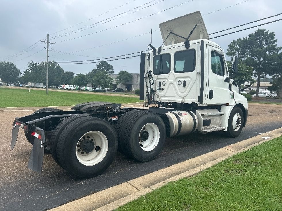 Day Cab Tractor-Heavy Duty Tractors-Freightliner-2022-T12664ST-Jackson-MS-374,395\n\t\tmiles-$ 68,250 - Image 7
