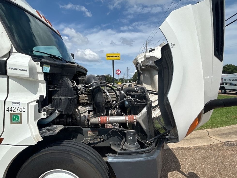 Day Cab Tractor-Heavy Duty Tractors-Freightliner-2022-T12664ST-Jackson-MS-387,357\n\t\tmiles-$ 66,750 - Image 15