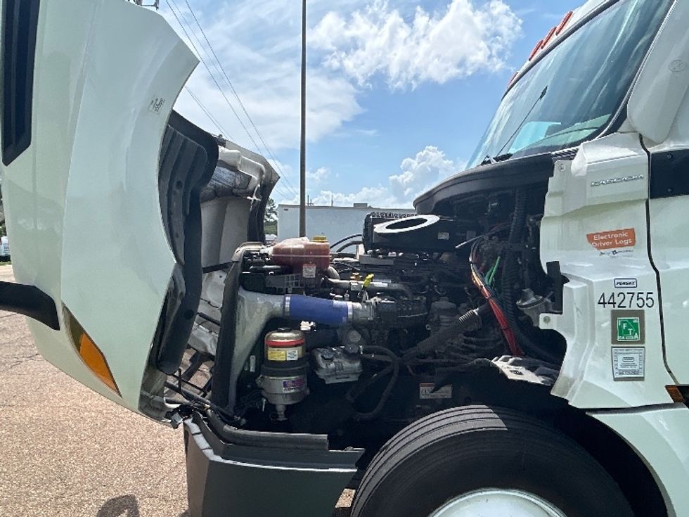 Day Cab Tractor-Heavy Duty Tractors-Freightliner-2022-T12664ST-Jackson-MS-387,357\n\t\tmiles-$ 66,750 - Image 16