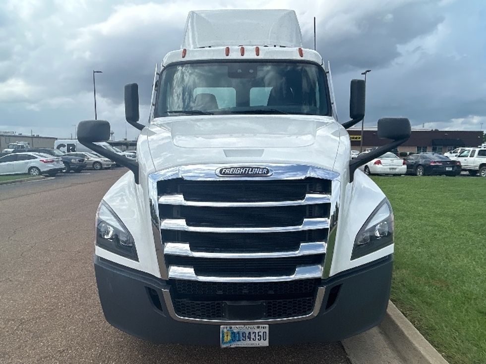 Day Cab Tractor-Heavy Duty Tractors-Freightliner-2022-T12664ST-Jackson-MS-387,357\n\t\tmiles-$ 66,750 - Image 2