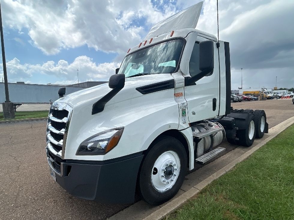 Day Cab Tractor-Heavy Duty Tractors-Freightliner-2022-T12664ST-Jackson-MS-387,357\n\t\tmiles-$ 66,750 - Image 3