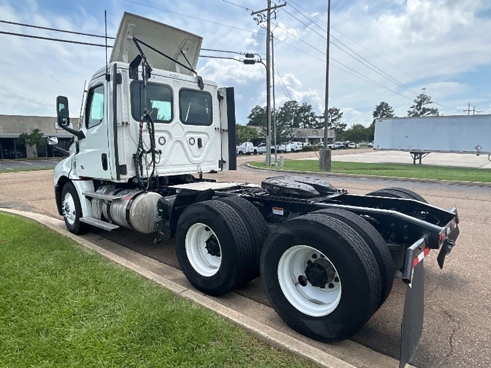 Day Cab Tractor-Heavy Duty Tractors-Freightliner-2022-T12664ST-Jackson-MS-387,357\n\t\tmiles-$ 66,750 - Image 5