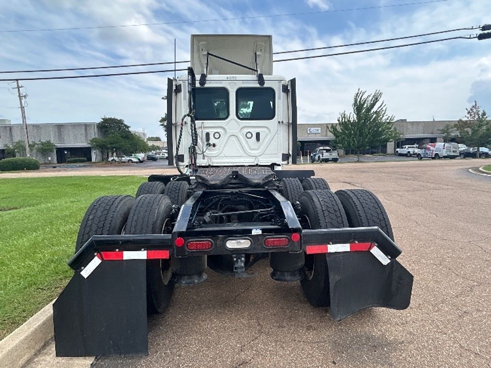 Day Cab Tractor-Heavy Duty Tractors-Freightliner-2022-T12664ST-Jackson-MS-387,357\n\t\tmiles-$ 66,750 - Image 6