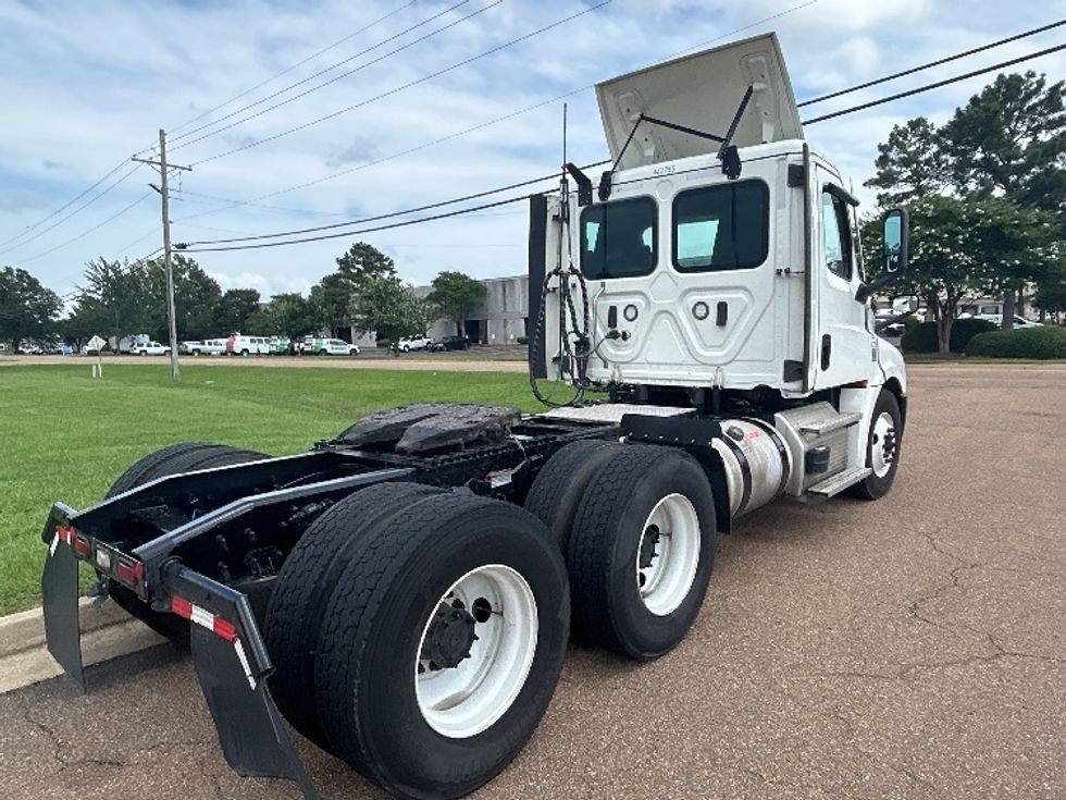 Day Cab Tractor-Heavy Duty Tractors-Freightliner-2022-T12664ST-Jackson-MS-387,357\n\t\tmiles-$ 66,750 - Image 7