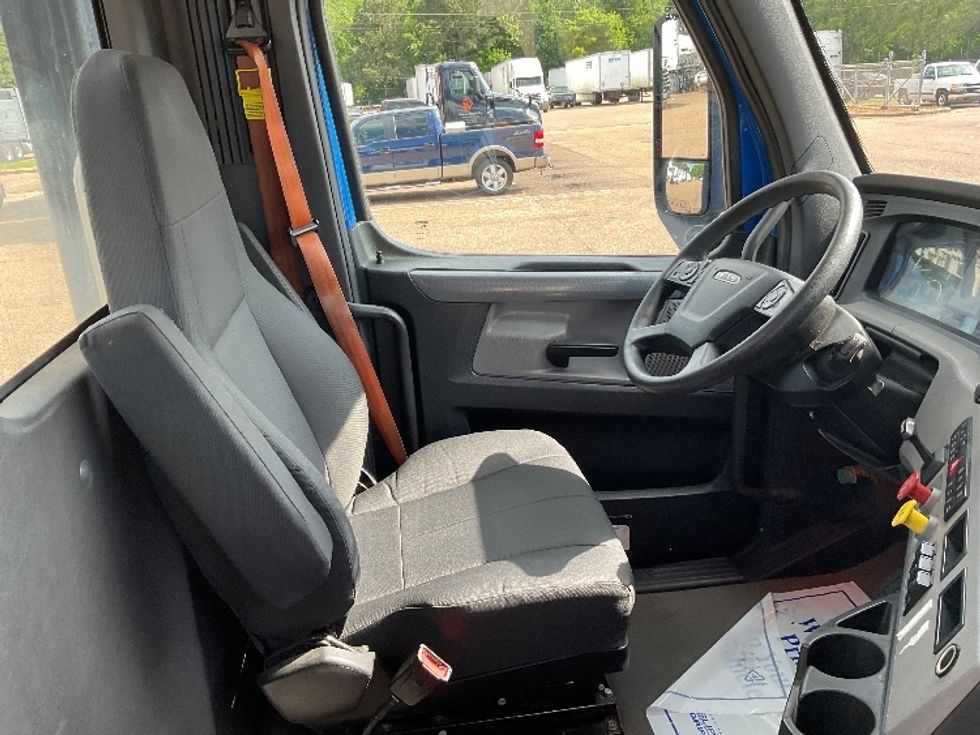 Day Cab Tractor-Heavy Duty Tractors-Freightliner-2022-T12664ST-Jackson-MS-448,433\n\t\tmiles-$ 64,750 - Image 14