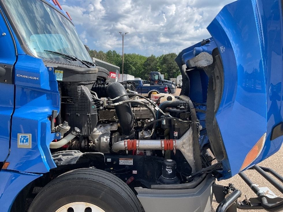 Day Cab Tractor-Heavy Duty Tractors-Freightliner-2022-T12664ST-Jackson-MS-448,433\n\t\tmiles-$ 64,750 - Image 15