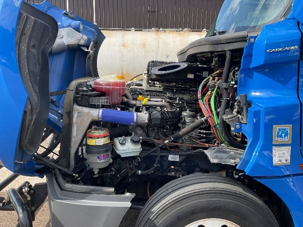 Day Cab Tractor-Heavy Duty Tractors-Freightliner-2022-T12664ST-Jackson-MS-448,433\n\t\tmiles-$ 64,750 - Image 16