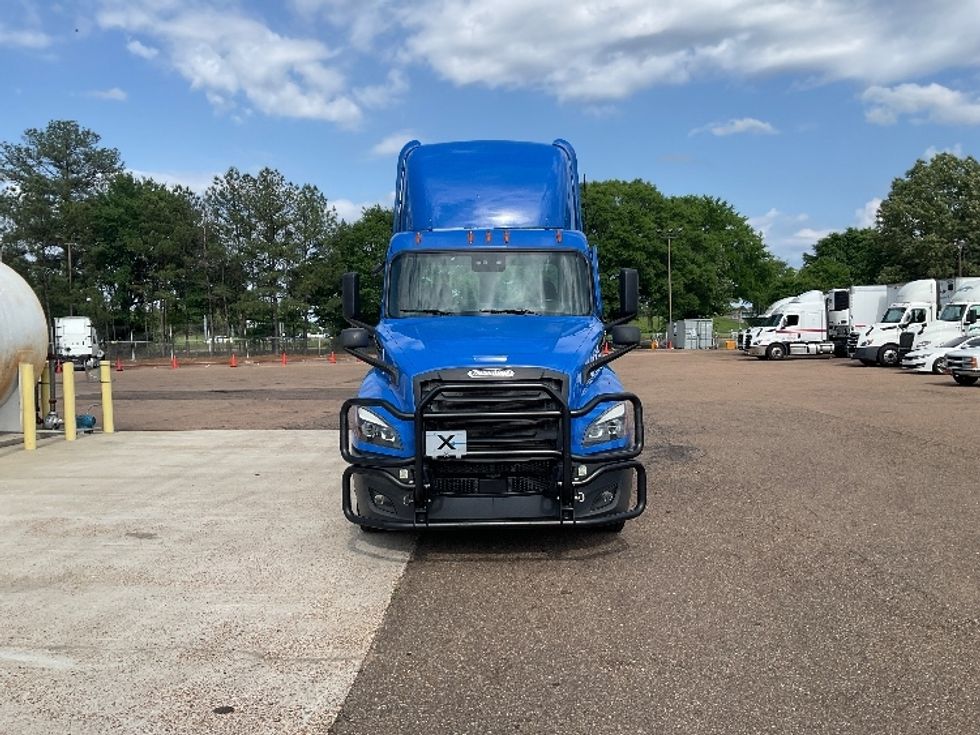 Day Cab Tractor-Heavy Duty Tractors-Freightliner-2022-T12664ST-Jackson-MS-448,433\n\t\tmiles-$ 64,750 - Image 2