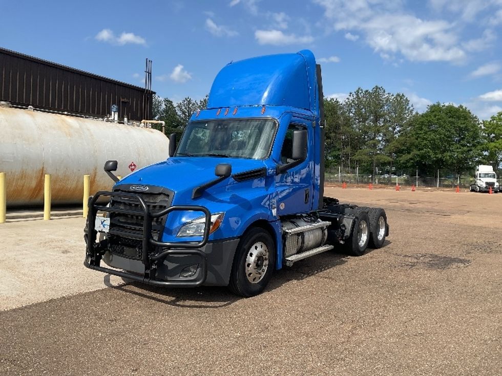 Day Cab Tractor-Heavy Duty Tractors-Freightliner-2022-T12664ST-Jackson-MS-448,433\n\t\tmiles-$ 64,750 - Image 3