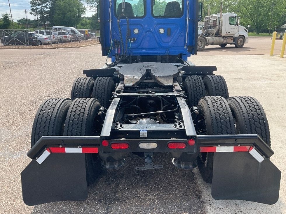 Day Cab Tractor-Heavy Duty Tractors-Freightliner-2022-T12664ST-Jackson-MS-448,433\n\t\tmiles-$ 64,750 - Image 6