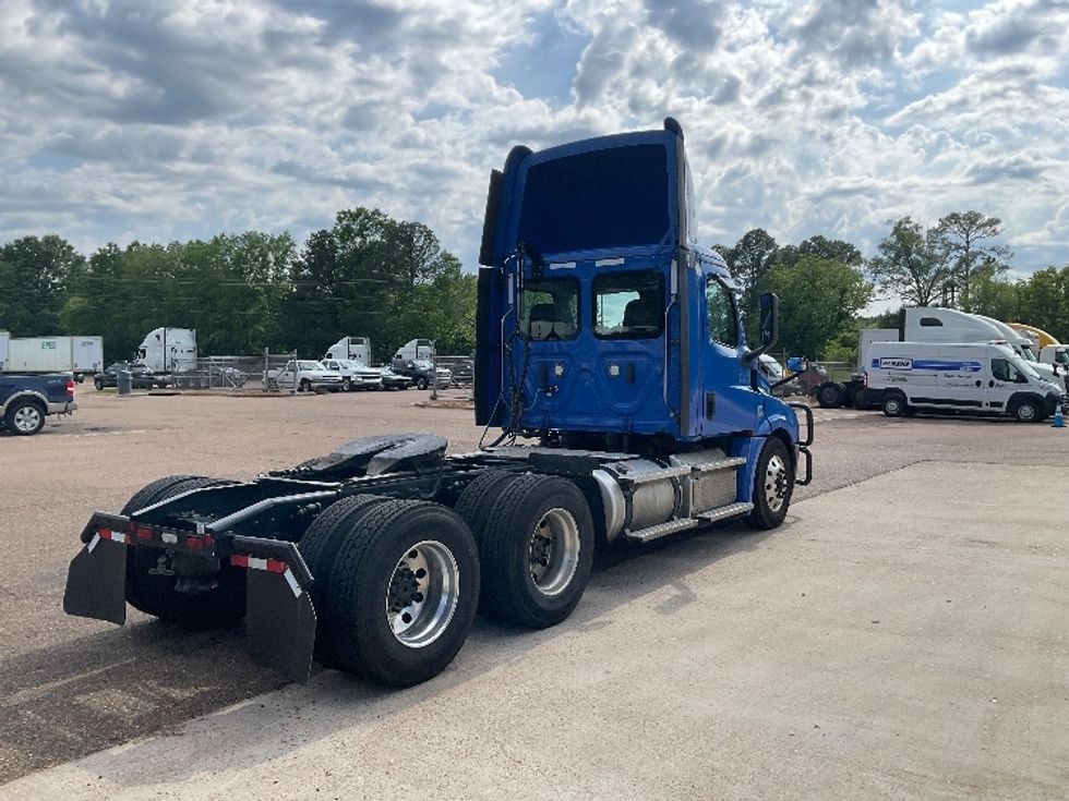 Day Cab Tractor-Heavy Duty Tractors-Freightliner-2022-T12664ST-Jackson-MS-448,433\n\t\tmiles-$ 64,750 - Image 7
