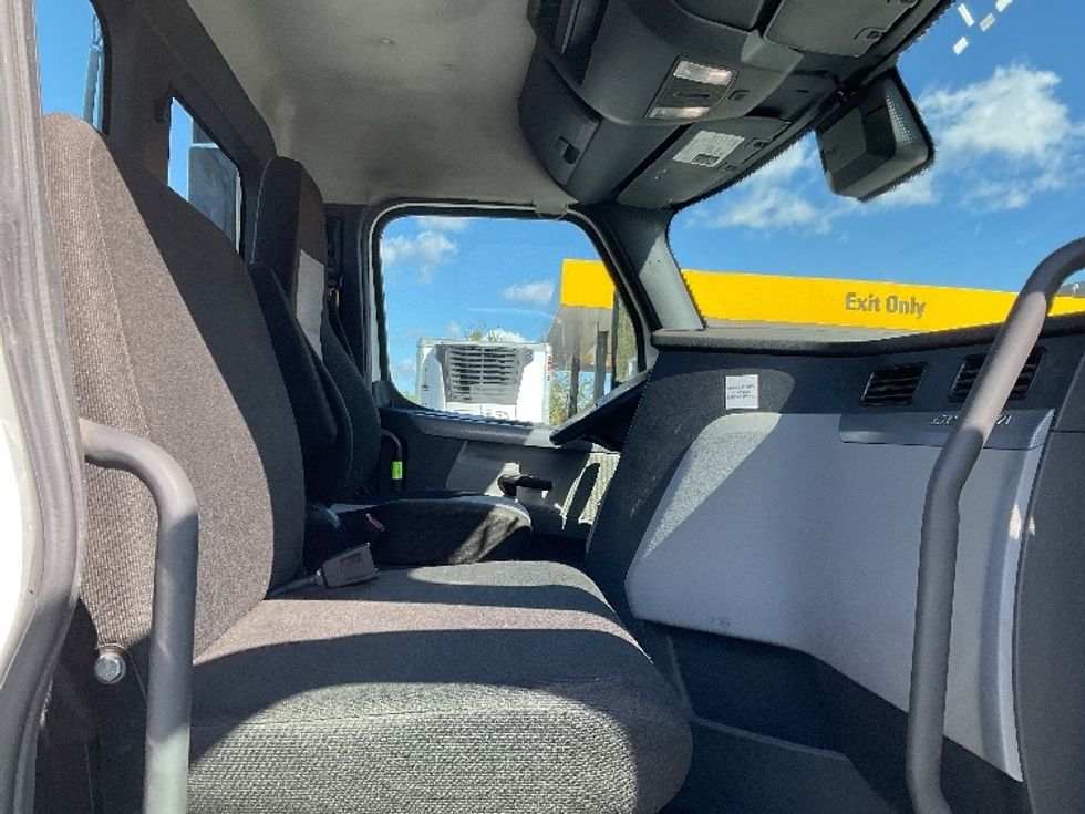 Day Cab Tractor-Heavy Duty Tractors-Freightliner-2022-T12664ST-Jessup-PA-682,153\n\t\tmiles-$ 33,000 - Image 14