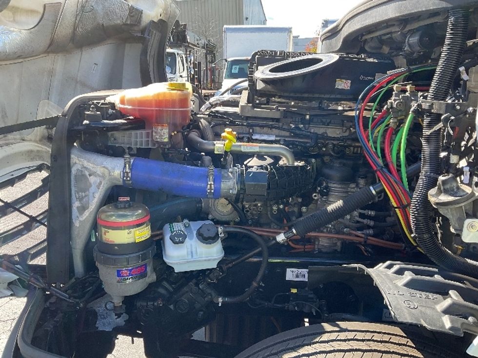 Day Cab Tractor-Heavy Duty Tractors-Freightliner-2022-T12664ST-Jessup-PA-682,153\n\t\tmiles-$ 33,000 - Image 16