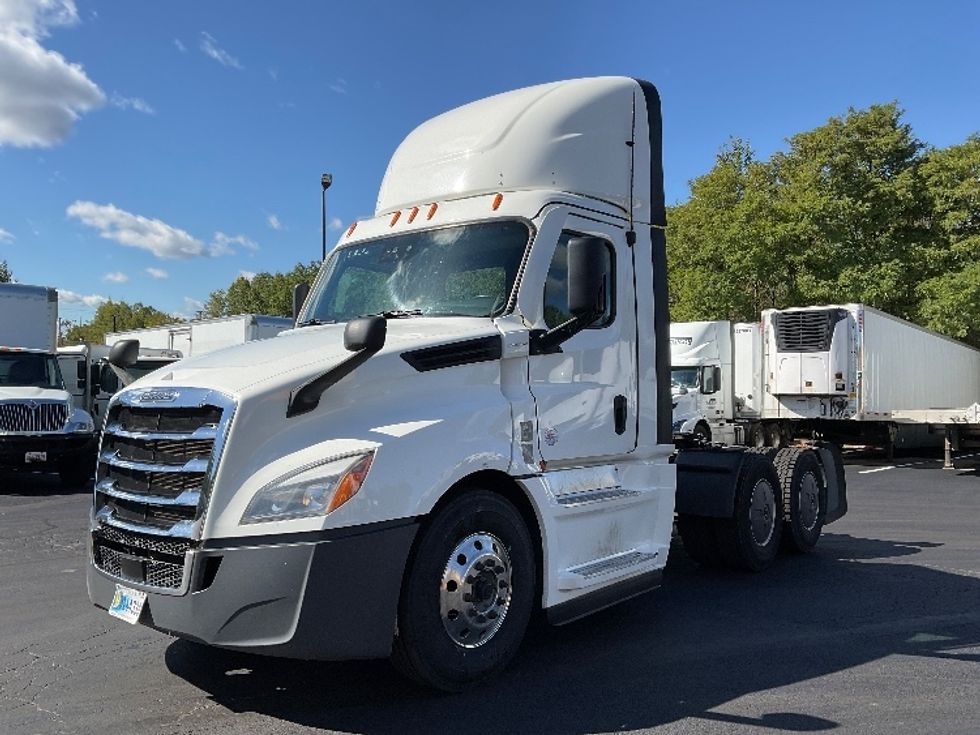 Day Cab Tractor-Heavy Duty Tractors-Freightliner-2022-T12664ST-Jessup-PA-682,153\n\t\tmiles-$ 33,000 - Image 3