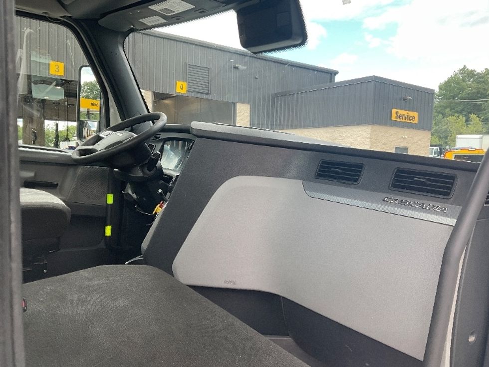 Day Cab Tractor-Heavy Duty Tractors-Freightliner-2022-T12664ST-Jessup-PA-748,956\n\t\tmiles-$ 34,000 - Image 13