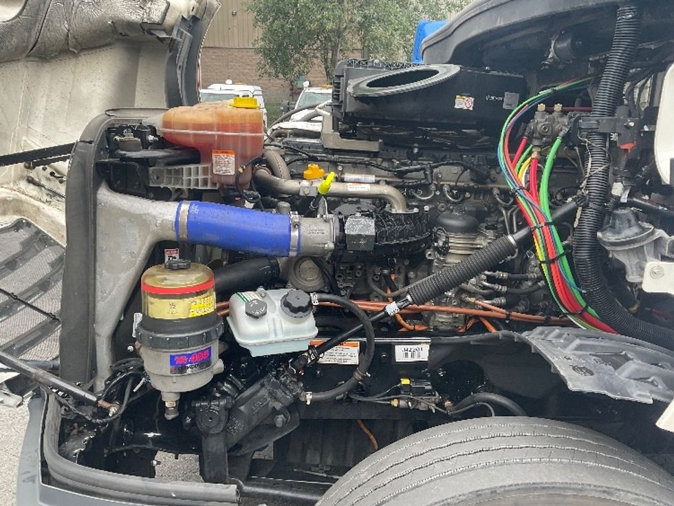 Day Cab Tractor-Heavy Duty Tractors-Freightliner-2022-T12664ST-Jessup-PA-748,956\n\t\tmiles-$ 34,000 - Image 16