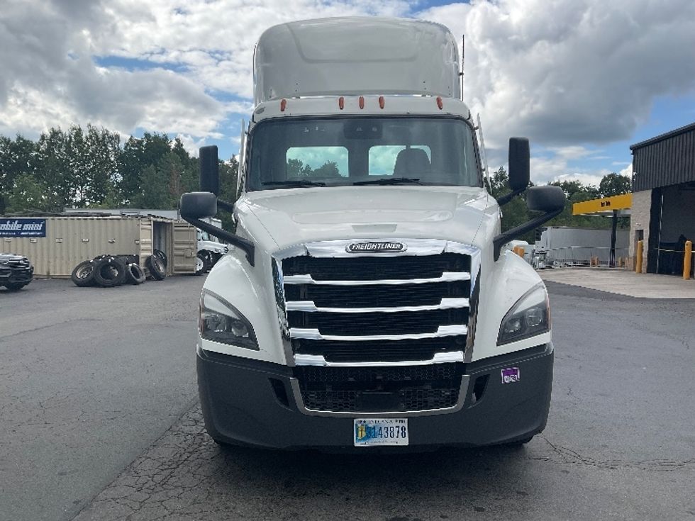 Day Cab Tractor-Heavy Duty Tractors-Freightliner-2022-T12664ST-Jessup-PA-748,956\n\t\tmiles-$ 34,000 - Image 2