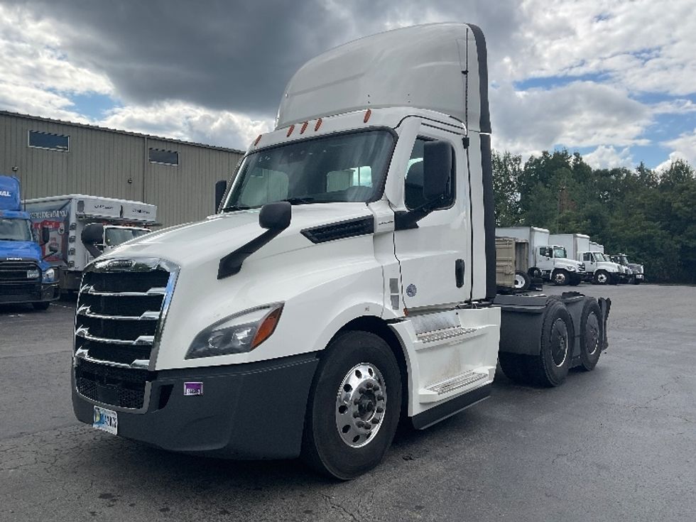 Day Cab Tractor-Heavy Duty Tractors-Freightliner-2022-T12664ST-Jessup-PA-748,956\n\t\tmiles-$ 34,000 - Image 3