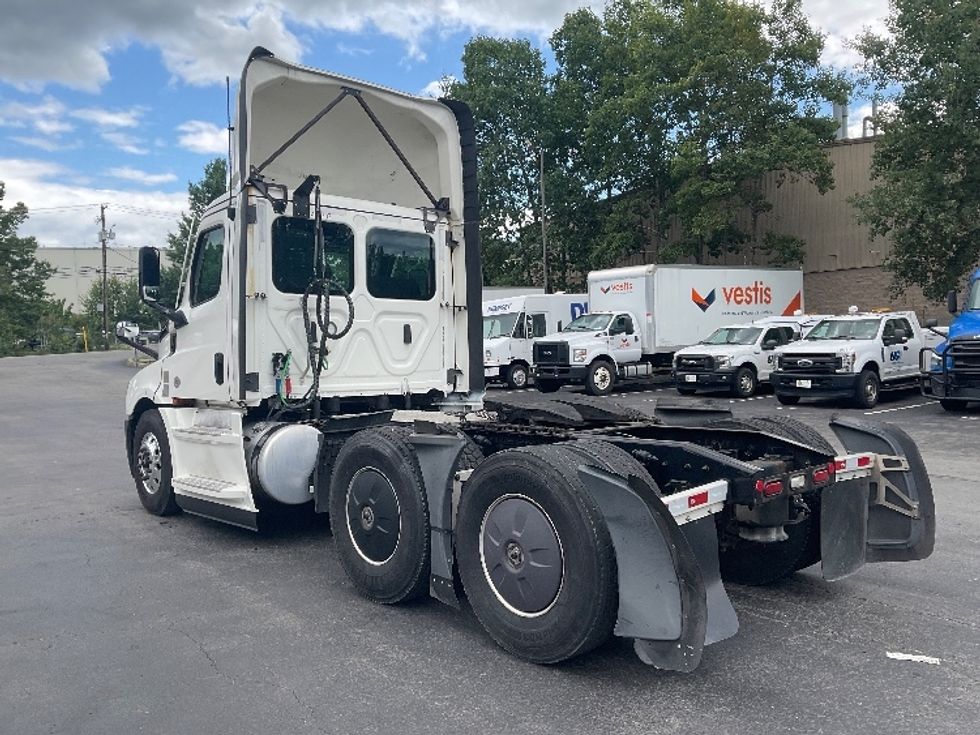 Day Cab Tractor-Heavy Duty Tractors-Freightliner-2022-T12664ST-Jessup-PA-748,956\n\t\tmiles-$ 34,000 - Image 5