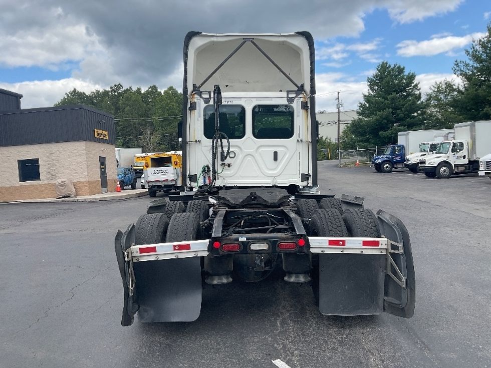 Day Cab Tractor-Heavy Duty Tractors-Freightliner-2022-T12664ST-Jessup-PA-748,956\n\t\tmiles-$ 34,000 - Image 6