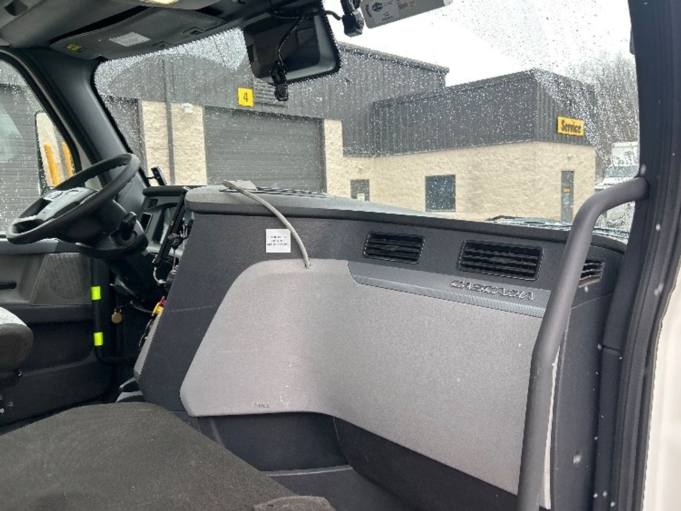 Day Cab Tractor-Heavy Duty Tractors-Freightliner-2022-T12664ST-Jessup-PA-778,077\n\t\tmiles-$ 30,000 - Image 13