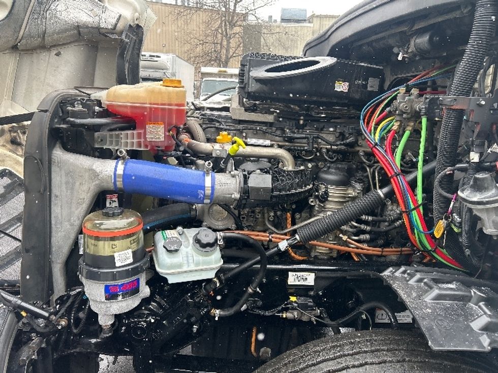 Day Cab Tractor-Heavy Duty Tractors-Freightliner-2022-T12664ST-Jessup-PA-778,077\n\t\tmiles-$ 30,000 - Image 16