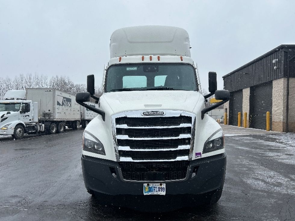 Day Cab Tractor-Heavy Duty Tractors-Freightliner-2022-T12664ST-Jessup-PA-778,077\n\t\tmiles-$ 30,000 - Image 2
