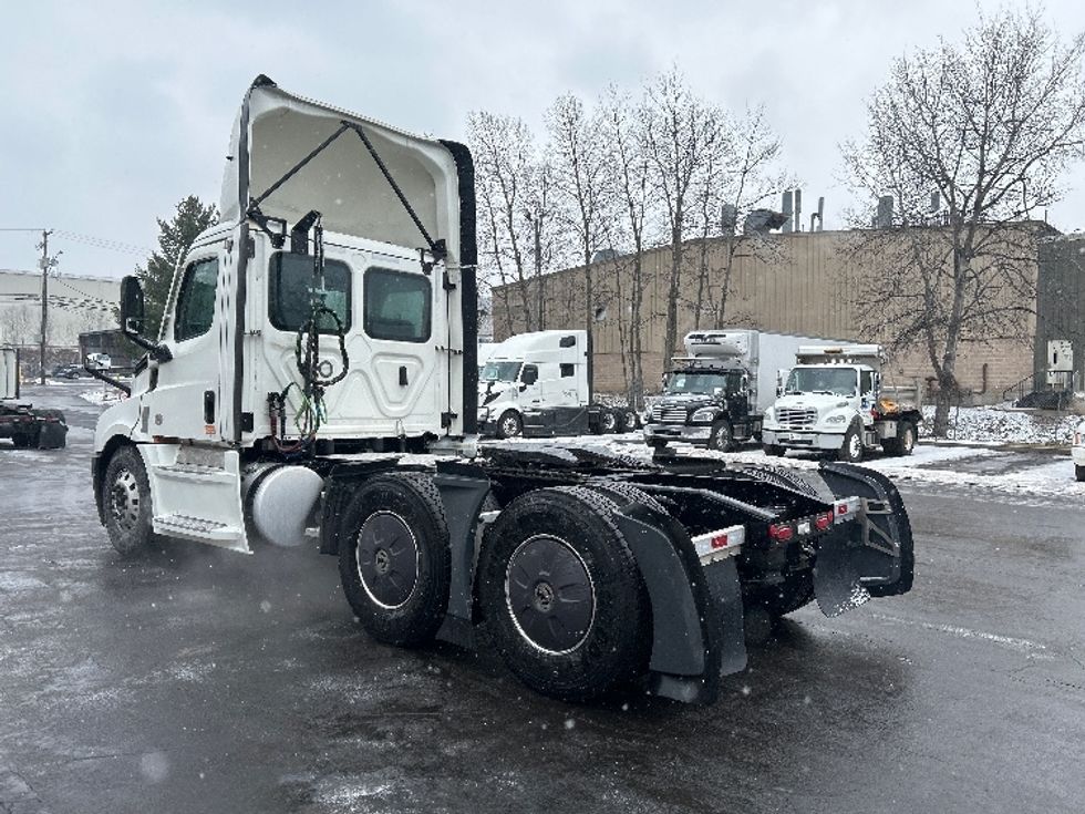 Day Cab Tractor-Heavy Duty Tractors-Freightliner-2022-T12664ST-Jessup-PA-778,077\n\t\tmiles-$ 30,000 - Image 5