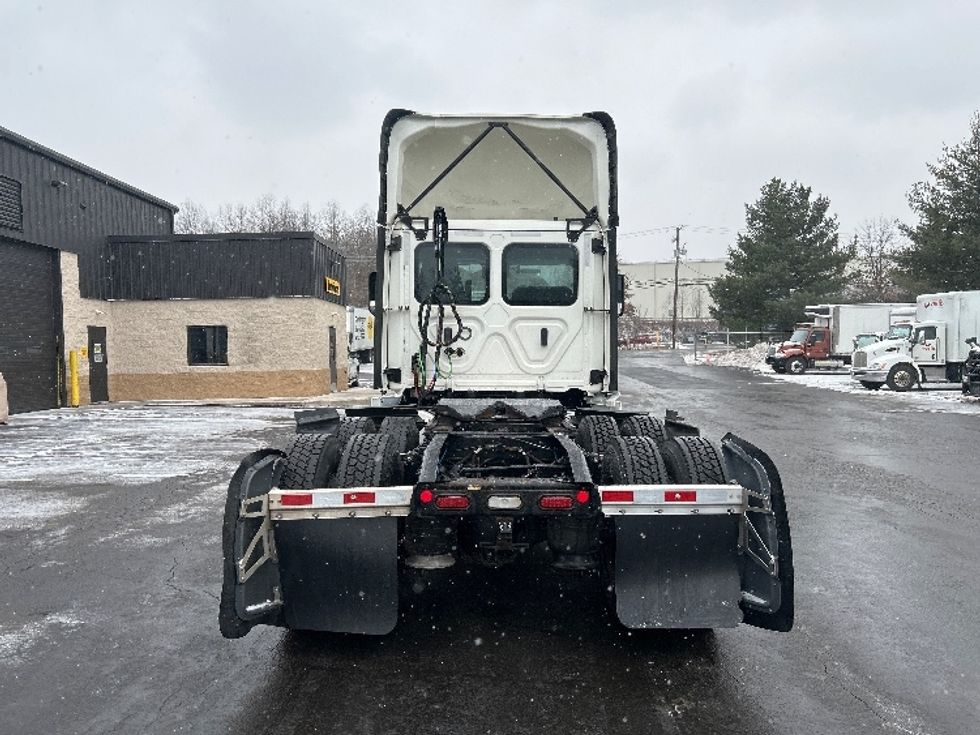 Day Cab Tractor-Heavy Duty Tractors-Freightliner-2022-T12664ST-Jessup-PA-778,077\n\t\tmiles-$ 30,000 - Image 6