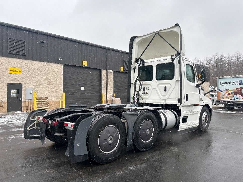 Day Cab Tractor-Heavy Duty Tractors-Freightliner-2022-T12664ST-Jessup-PA-778,077\n\t\tmiles-$ 30,000 - Image 7