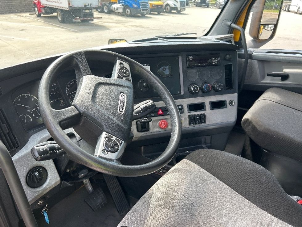 Day Cab Tractor-Heavy Duty Tractors-Freightliner-2022-T12664ST-Kennesaw-GA-177,977\n\t\tmiles-$ 80,250 - Image 10