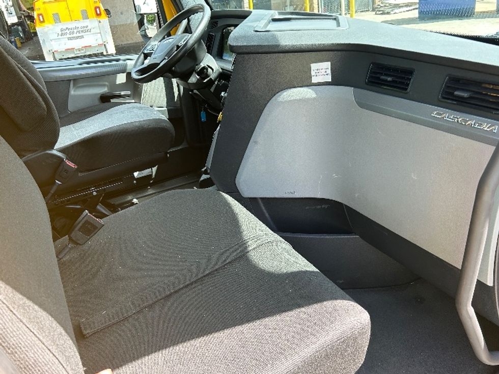 Day Cab Tractor-Heavy Duty Tractors-Freightliner-2022-T12664ST-Kennesaw-GA-177,977\n\t\tmiles-$ 80,250 - Image 14