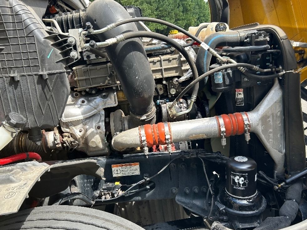 Day Cab Tractor-Heavy Duty Tractors-Freightliner-2022-T12664ST-Kennesaw-GA-177,977\n\t\tmiles-$ 80,250 - Image 15