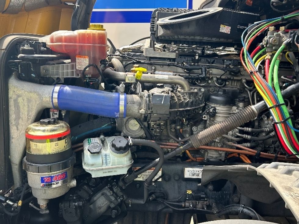 Day Cab Tractor-Heavy Duty Tractors-Freightliner-2022-T12664ST-Kennesaw-GA-177,977\n\t\tmiles-$ 80,250 - Image 16