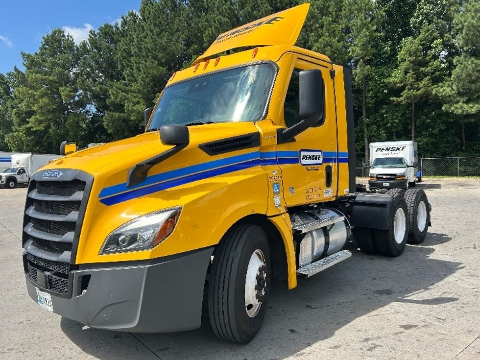 Day Cab Tractor-Heavy Duty Tractors-Freightliner-2022-T12664ST-Kennesaw-GA-177,977\n\t\tmiles-$ 80,250 - Image 3