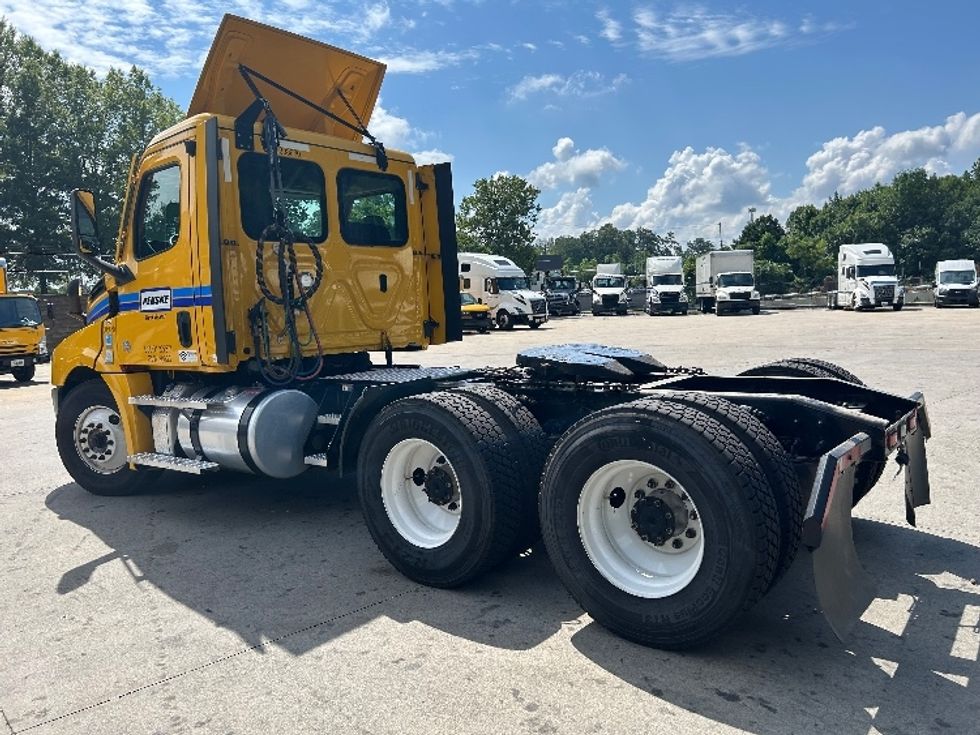 Day Cab Tractor-Heavy Duty Tractors-Freightliner-2022-T12664ST-Kennesaw-GA-177,977\n\t\tmiles-$ 80,250 - Image 5