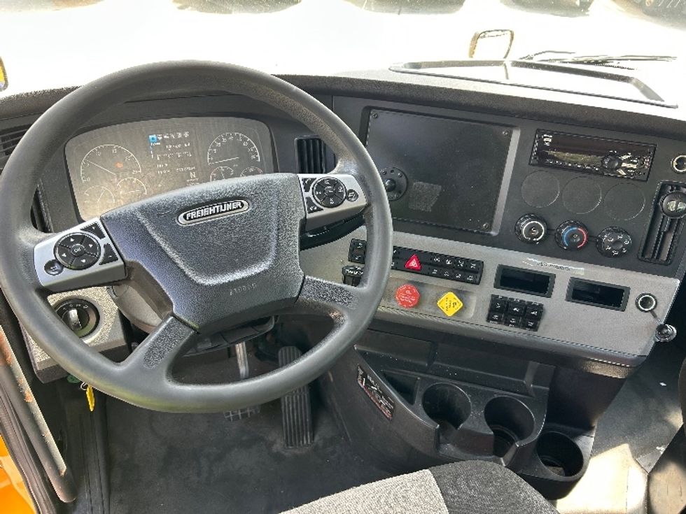 Day Cab Tractor-Heavy Duty Tractors-Freightliner-2022-T12664ST-Kennesaw-GA-244,402\n\t\tmiles-$ 77,500 - Image 10