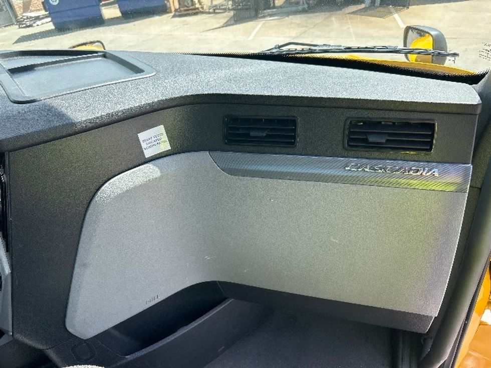 Day Cab Tractor-Heavy Duty Tractors-Freightliner-2022-T12664ST-Kennesaw-GA-244,402\n\t\tmiles-$ 77,500 - Image 13