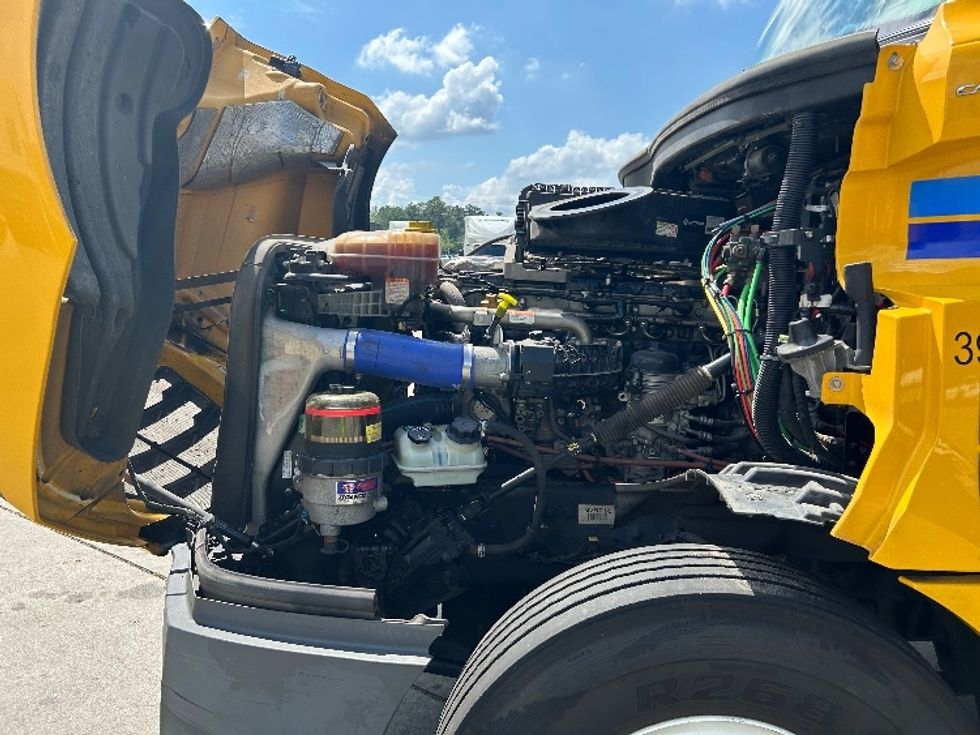 Day Cab Tractor-Heavy Duty Tractors-Freightliner-2022-T12664ST-Kennesaw-GA-244,402\n\t\tmiles-$ 77,500 - Image 16