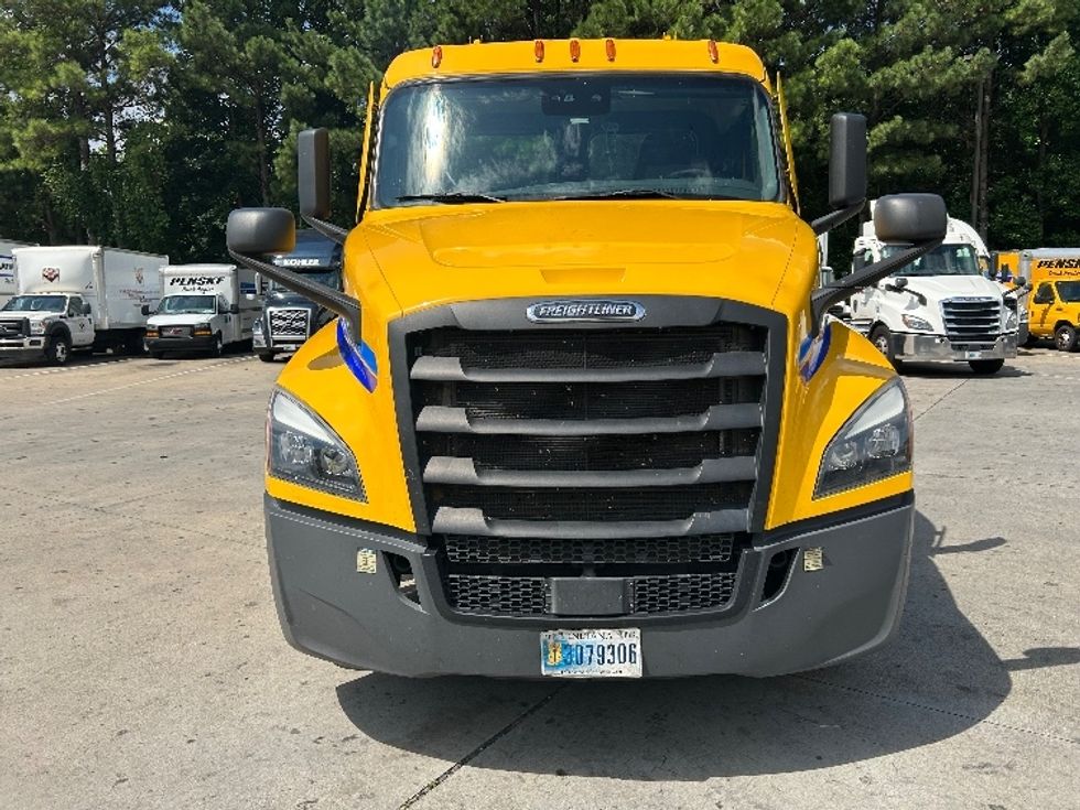 Day Cab Tractor-Heavy Duty Tractors-Freightliner-2022-T12664ST-Kennesaw-GA-244,402\n\t\tmiles-$ 77,500 - Image 2