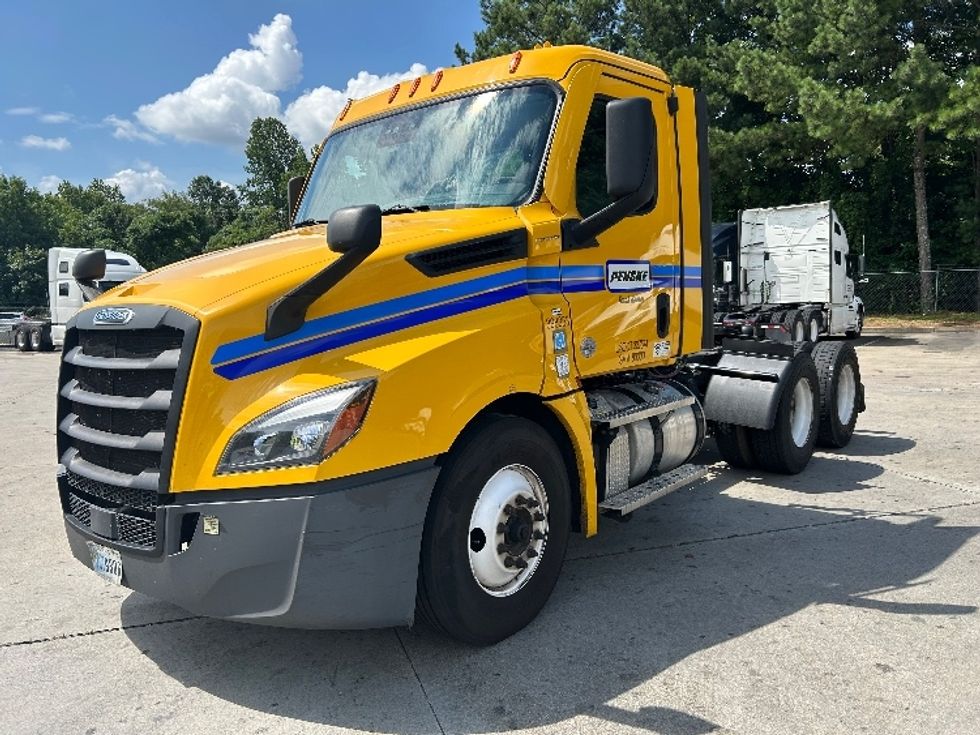Day Cab Tractor-Heavy Duty Tractors-Freightliner-2022-T12664ST-Kennesaw-GA-244,402\n\t\tmiles-$ 77,500 - Image 3