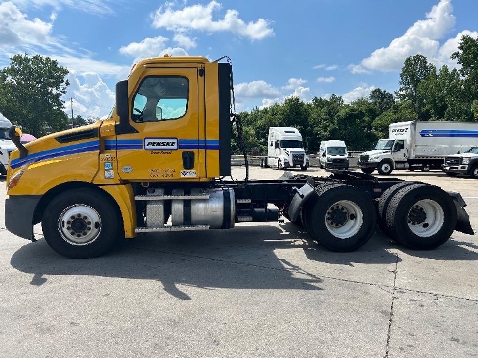 Day Cab Tractor-Heavy Duty Tractors-Freightliner-2022-T12664ST-Kennesaw-GA-244,402\n\t\tmiles-$ 77,500 - Image 4