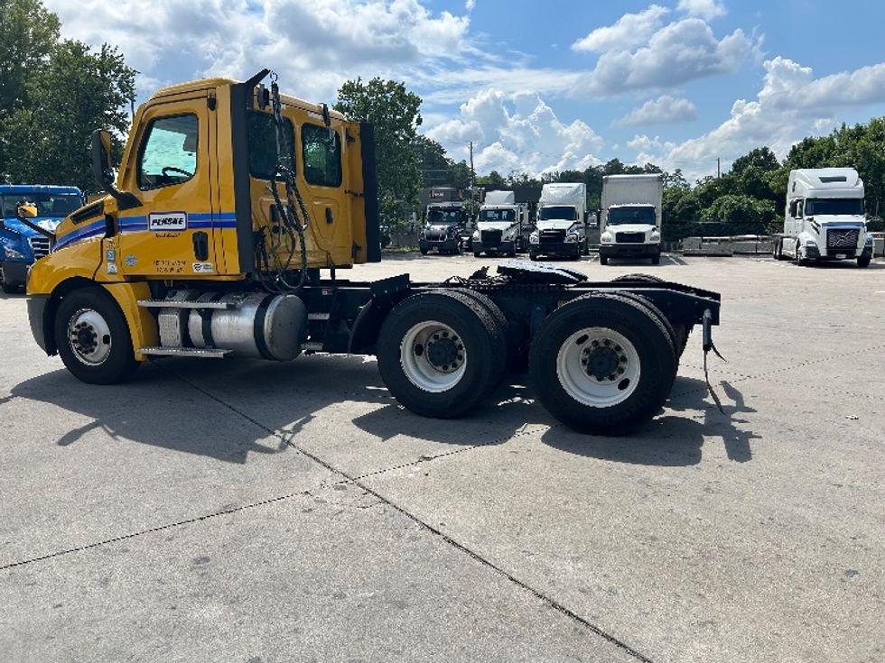 Day Cab Tractor-Heavy Duty Tractors-Freightliner-2022-T12664ST-Kennesaw-GA-244,402\n\t\tmiles-$ 77,500 - Image 5